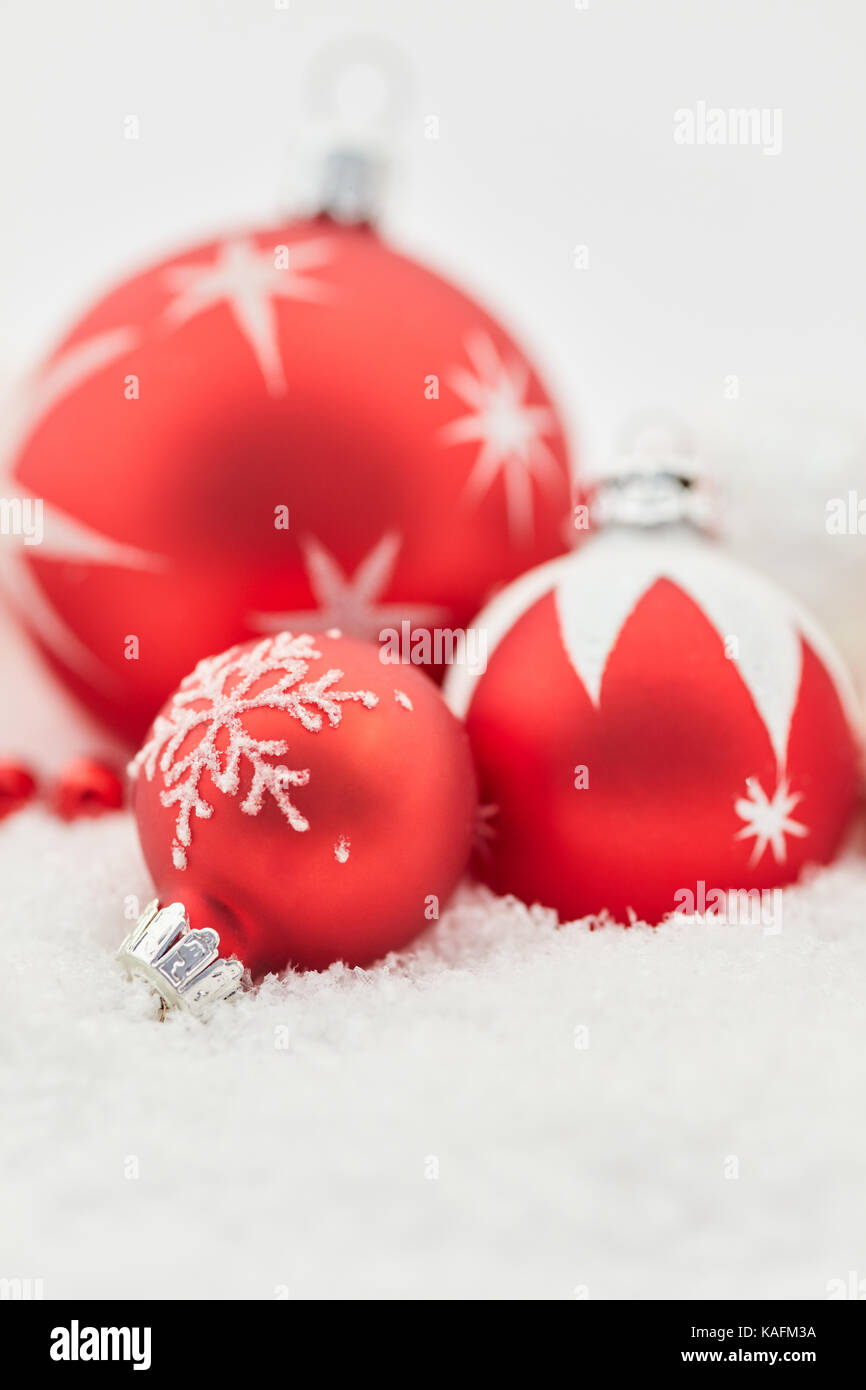 Joyeux Noël avec des boules de noël en arrière-plan Banque D'Images