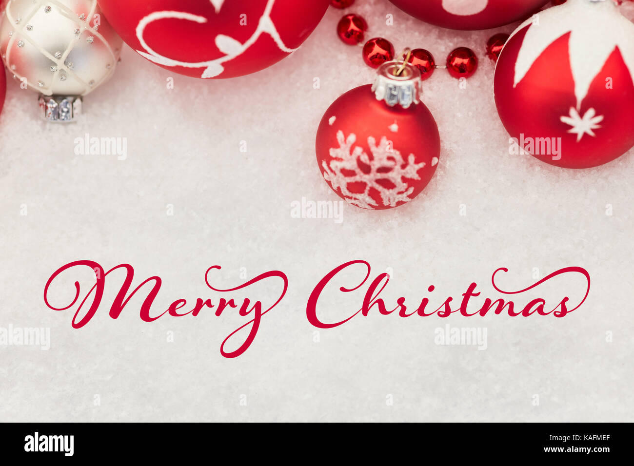 Joyeux Noël carte postale avec des boules rouges pour décoration Banque D'Images Joyeux Noël carte postale avec des boules rouges pour décoration Banque D'Images