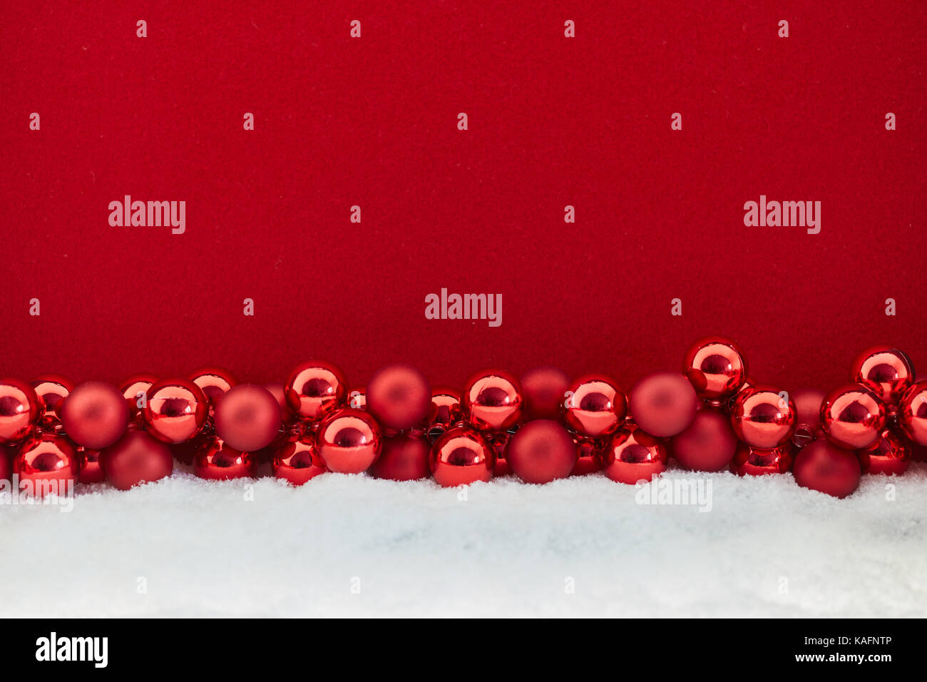 Noël arrière-plan rouge en rouge avec de nombreuses petites babioles Banque D'Images Noël arrière-plan rouge en rouge avec de nombreuses petites babioles Banque D'Images