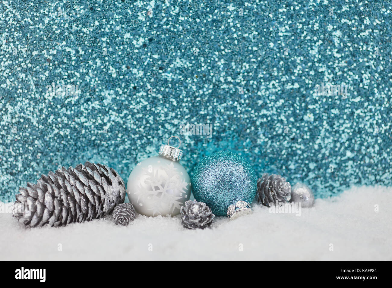 L'hiver ou fond de noël avec décoration fir cone Banque D'Images L'hiver ou fond de noël avec décoration fir cone Banque D'Images