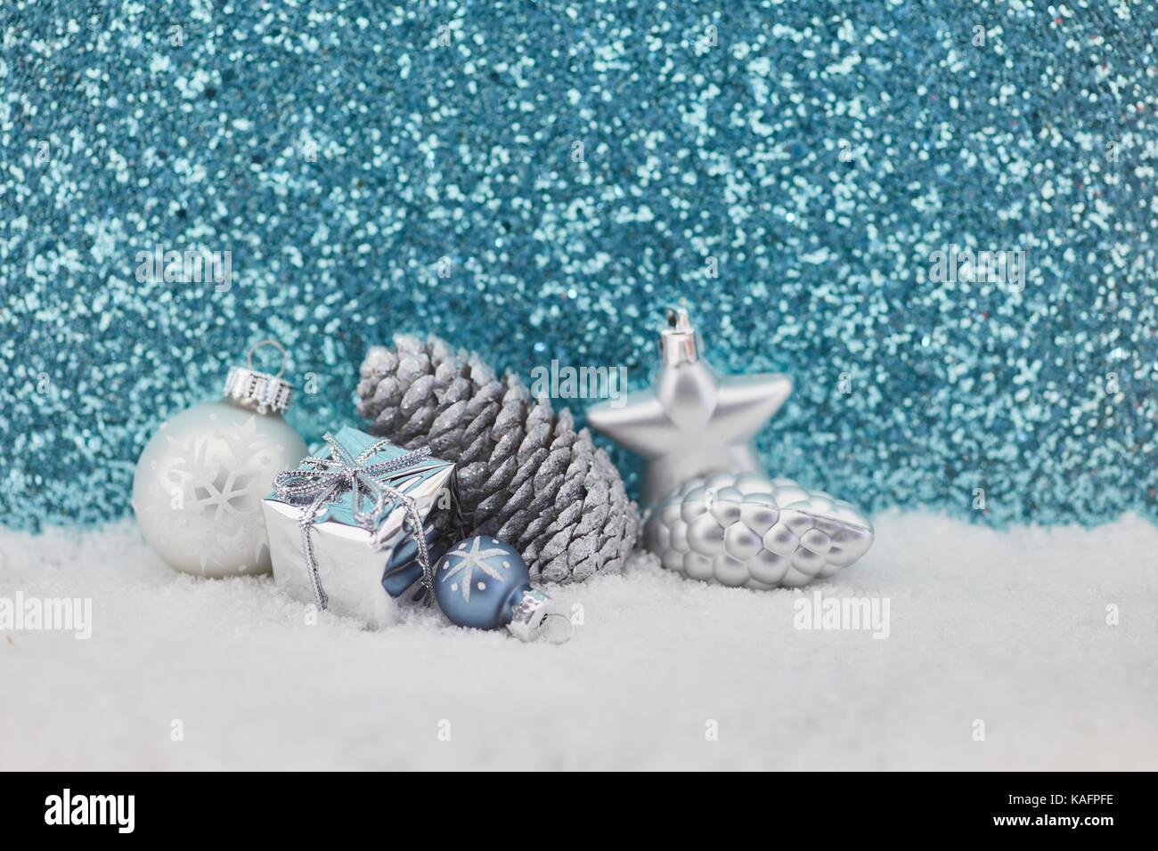 Noël arrière-plan bleu avec décor en hiver Banque D'Images Noël arrière-plan bleu avec décor en hiver Banque D'Images
