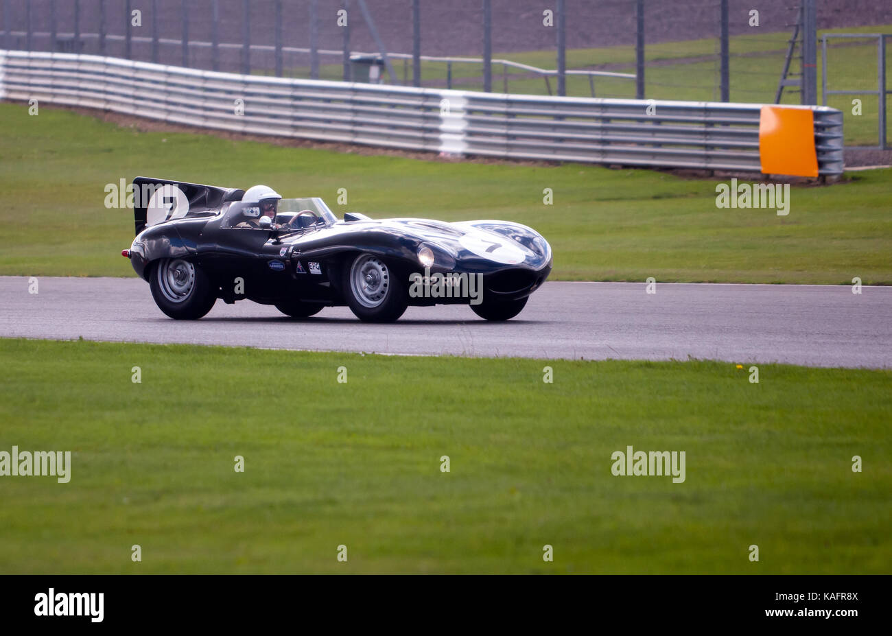 Un beau vert 1955,jaguar d-type, en compétition dans le rac woodcote trophy pour le pré '56 voitures de sport, à la 2017 silverstone classic Banque D'Images