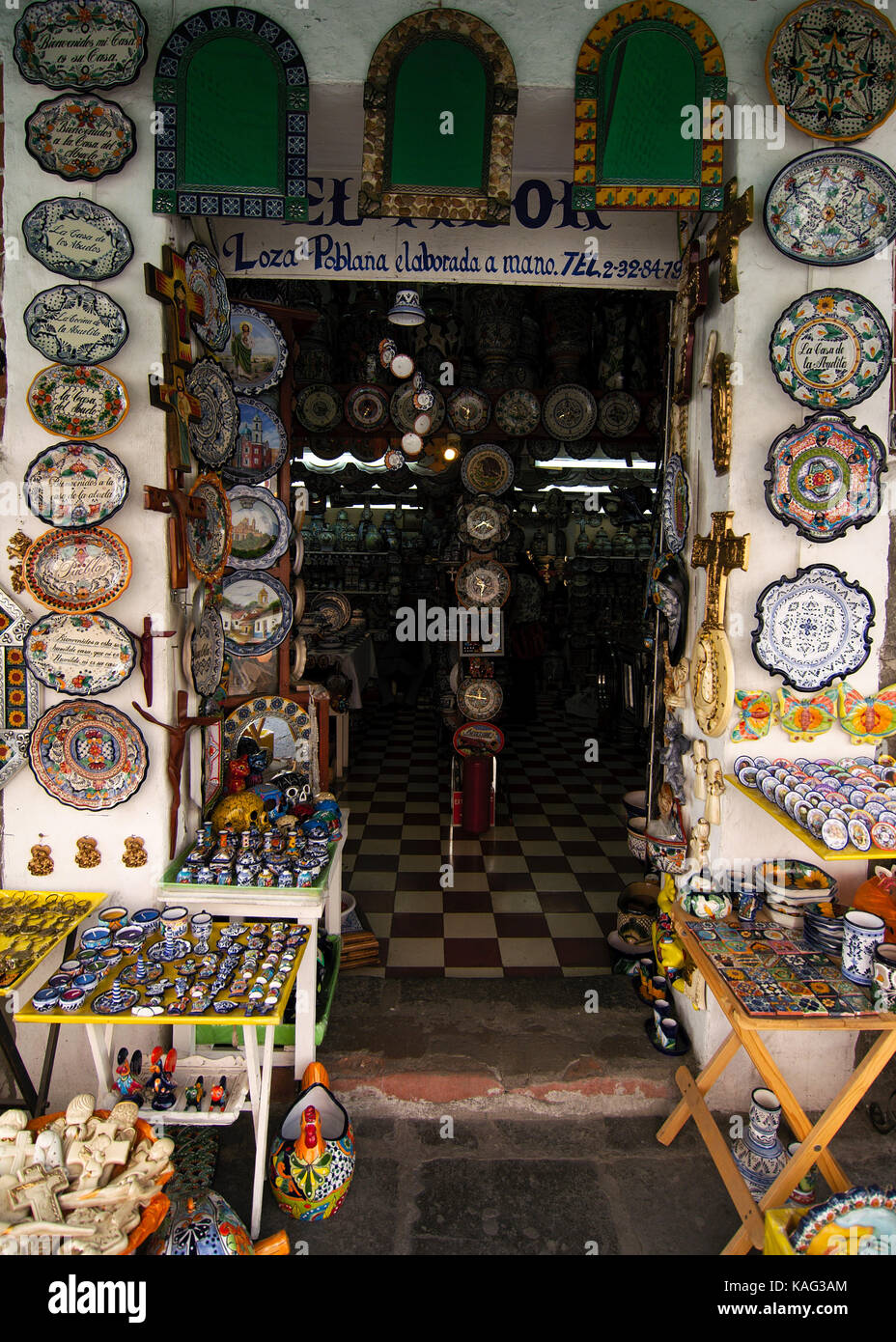 Puebla City, Puebla, Mexique - 2016: Un marché de talavera près du centre-ville. Banque D'Images