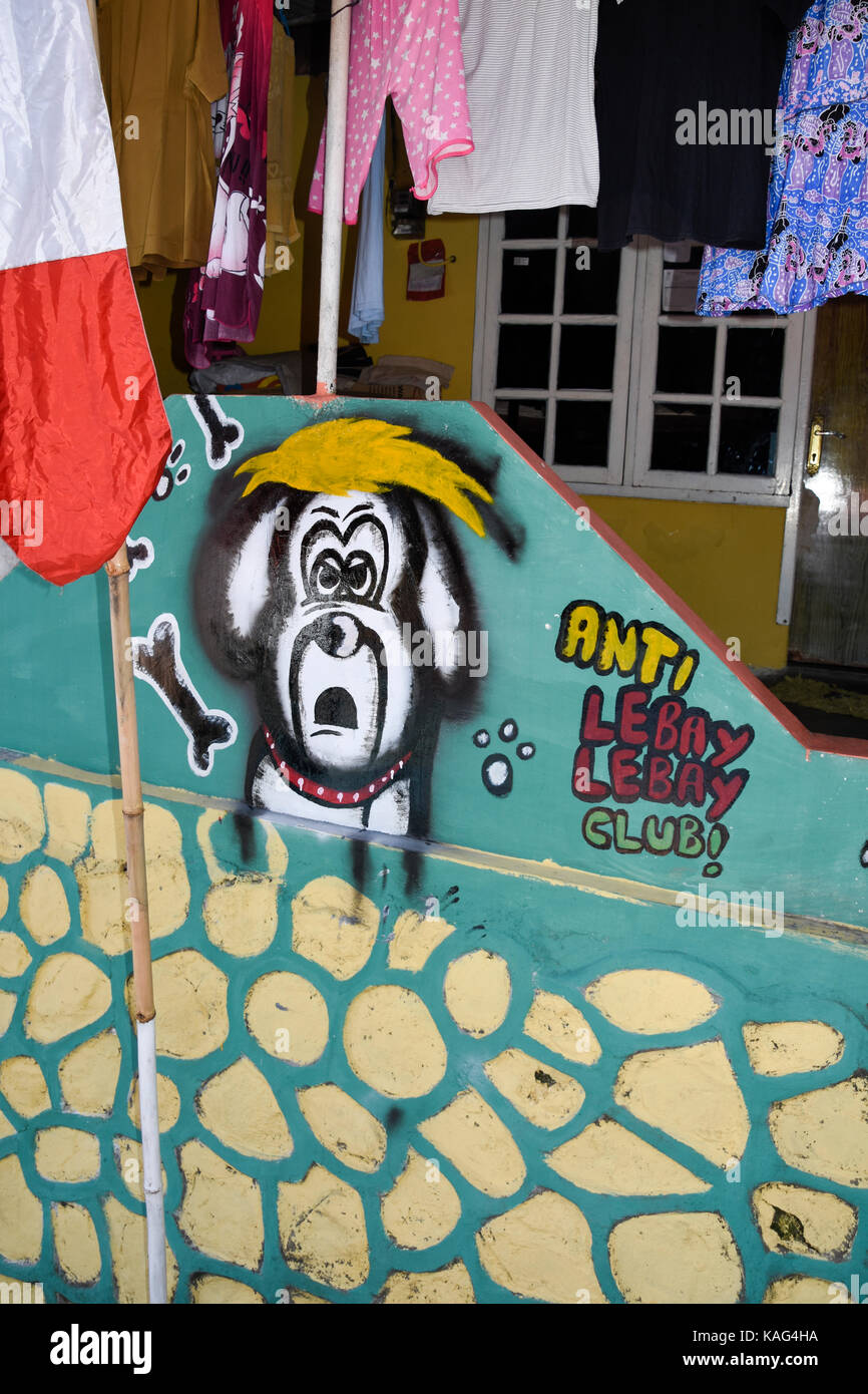 Murale chien au rainbow village de Semerang, Indonésie Banque D'Images