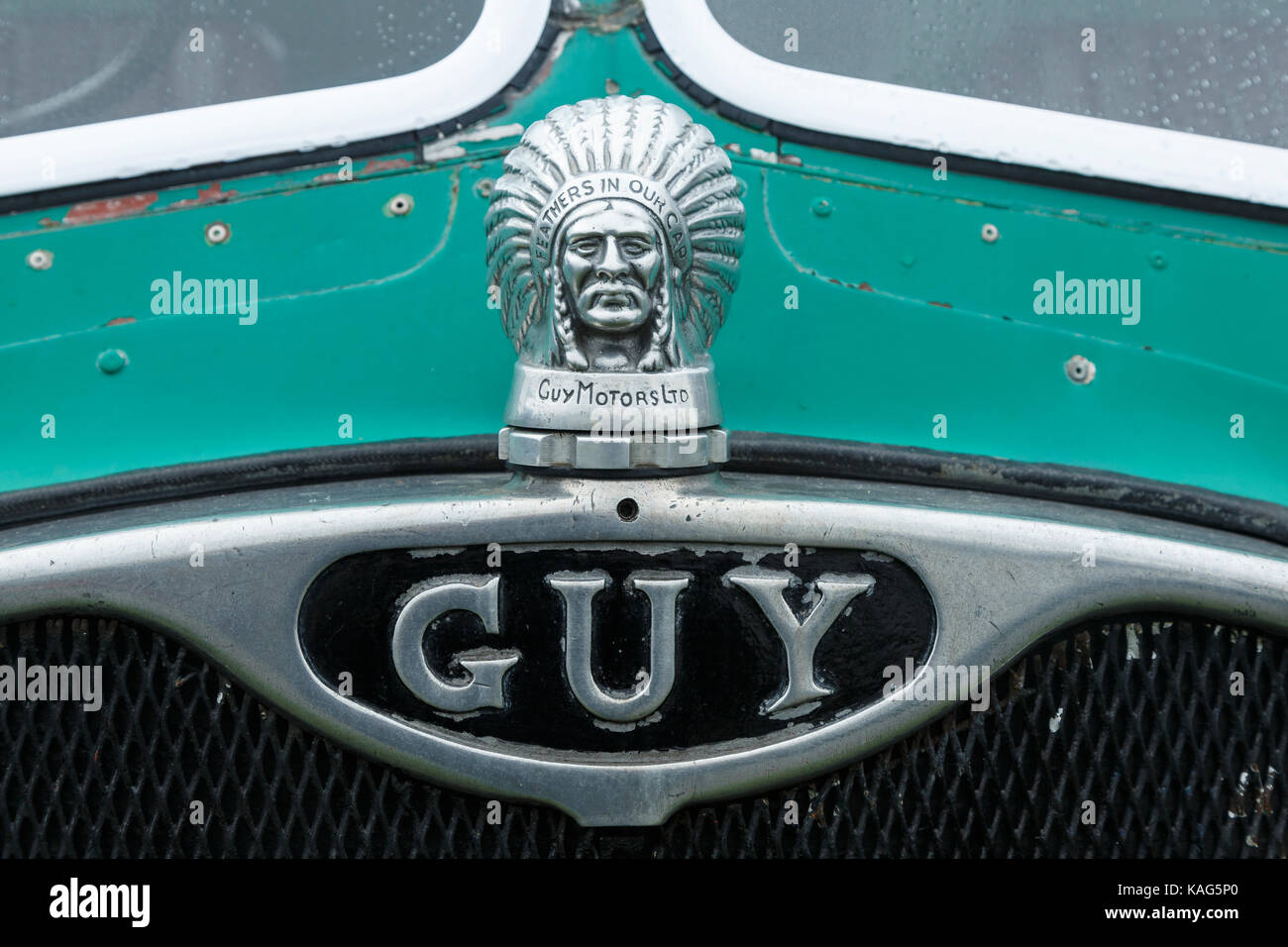 Badge du radiateur sur un camion Guy vintage Banque D'Images