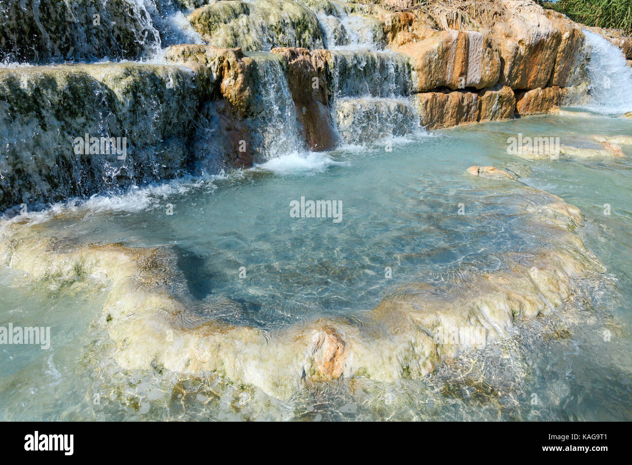 Natural spa avec des cascades et des sources chaudes de Saturnia — free download