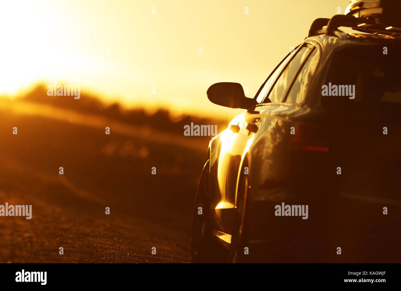 Heure d'or location de voyage. scenic route de campagne pendant le coucher du soleil. Banque D'Images