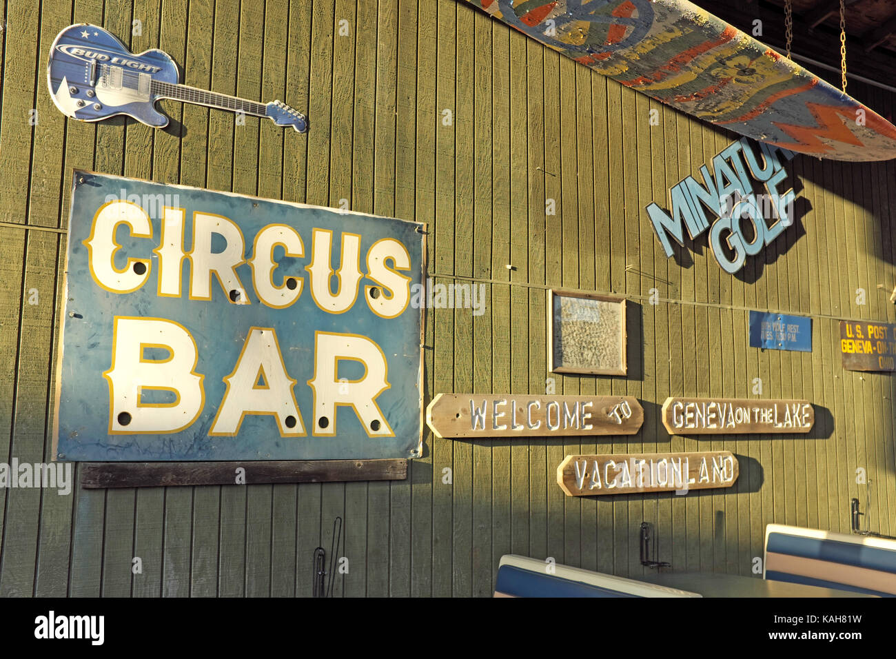 'Bienvenue à Genève sur le lac Paradis touristique" est le thème de ce bar en plein air sur le Geneva-On The-Lake-bande d'amusement. Banque D'Images