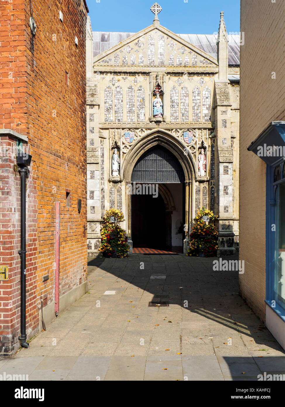 Le porche décoré orné de St Nicholas Church dans la ville de marché de North Walsham Norfolk, a été construit au 14ème siècle. Banque D'Images