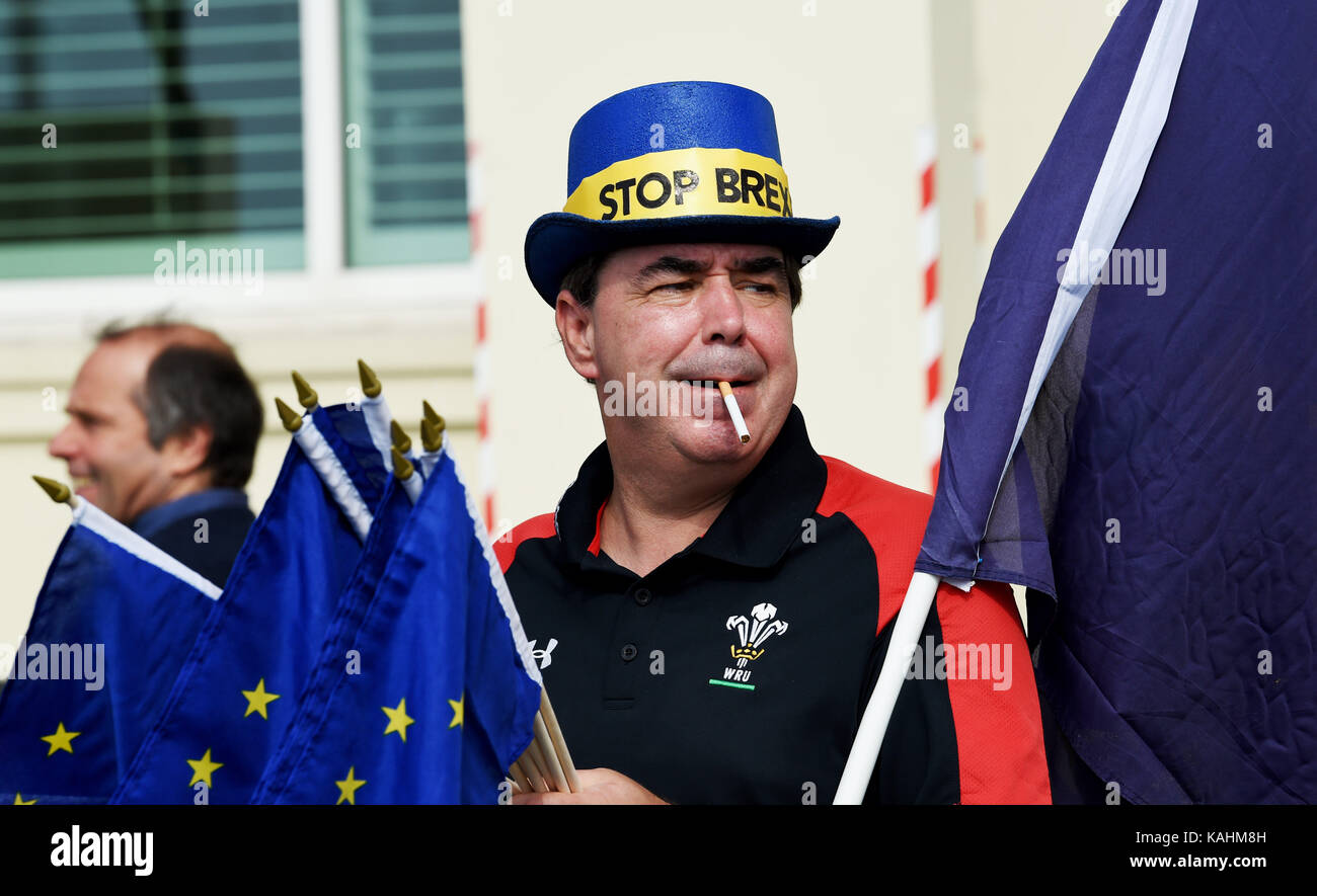 Brighton, Royaume-Uni.26th septembre 2017.Steve Bray, militant anti-Brexit, en dehors de la Conférence du Parti travailliste à Brighton Today Credit: Simon Dack/Alamy Live News Banque D'Images