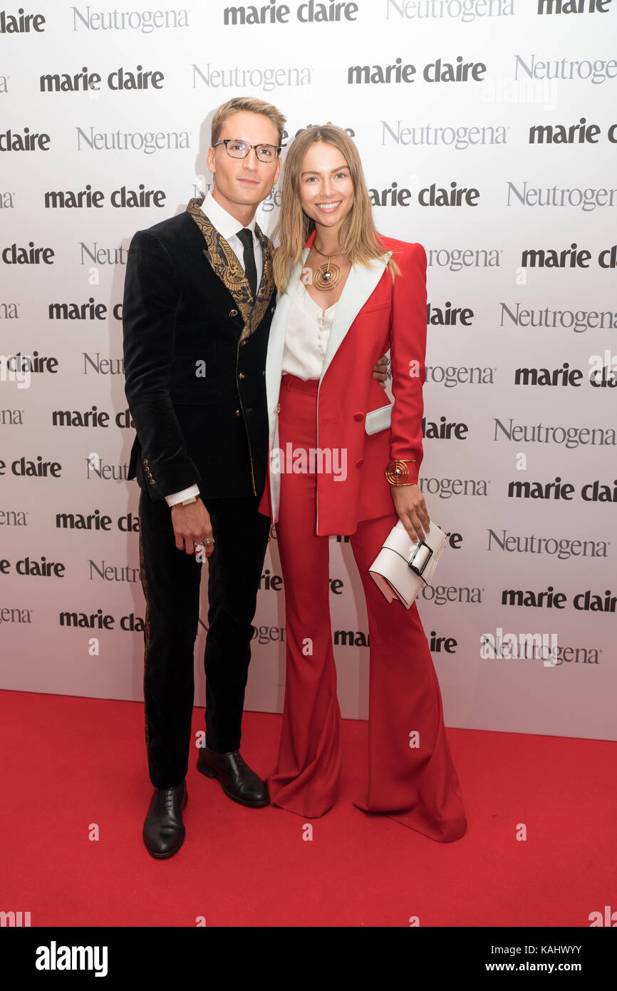 Londres, Royaume-Uni. 26 sep, 2017. oliver proudlock et emma connolly qui pose pour des photos sur le tapis rouge avant d'assister à l'avenir 2017 marie claire shapers awards en association avec l'un de neutrogena Marylebone à Londres. photo date : Tuesday, September 26, 2017. photo credit : crédit devrait lire roger garfield/Alamy live news Banque D'Images