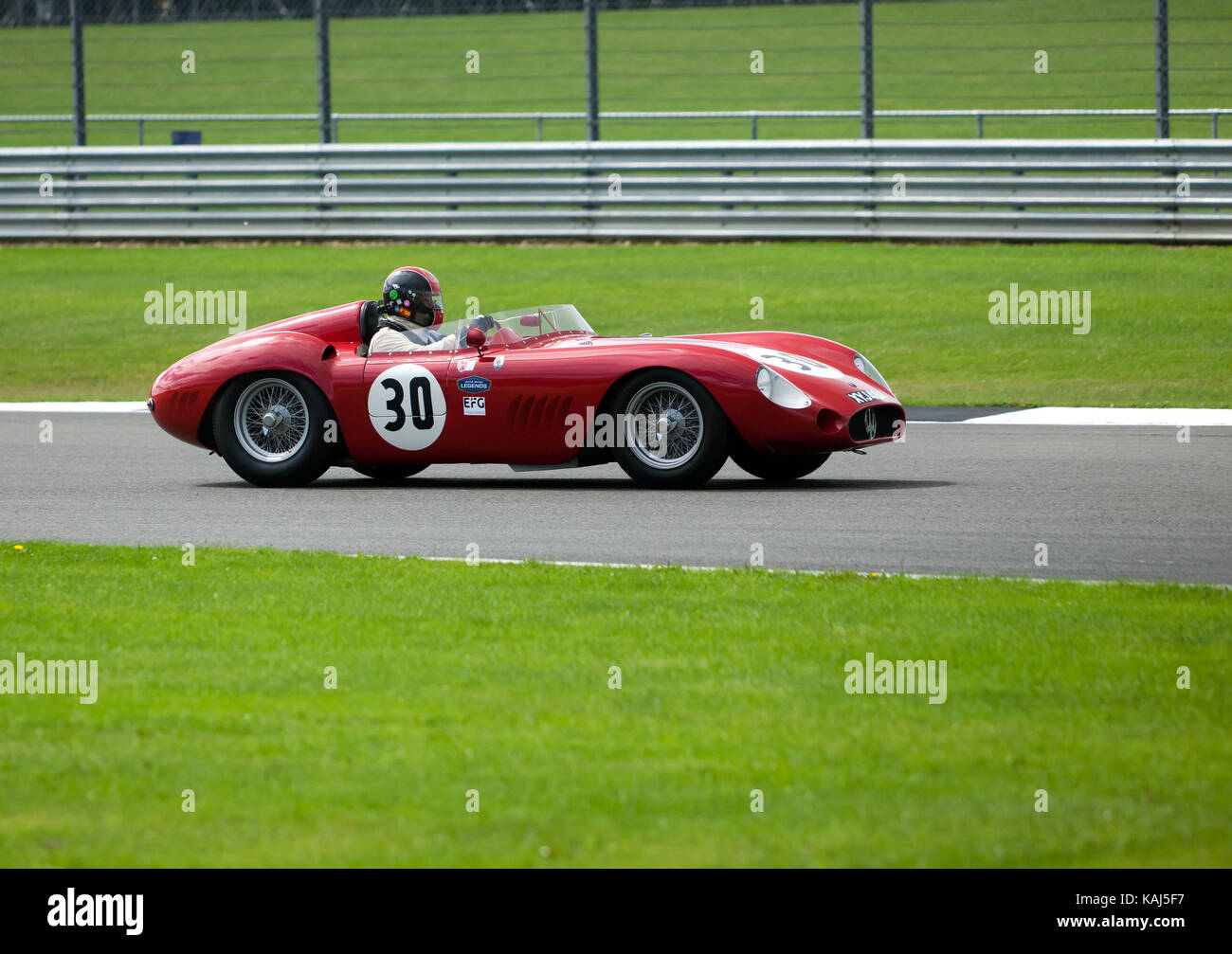 Un 1957, Maserati 300s en compétition dans le rac woodcote trophy pour le pré '56 voitures de sport, à la 2017 silverstone classic Banque D'Images