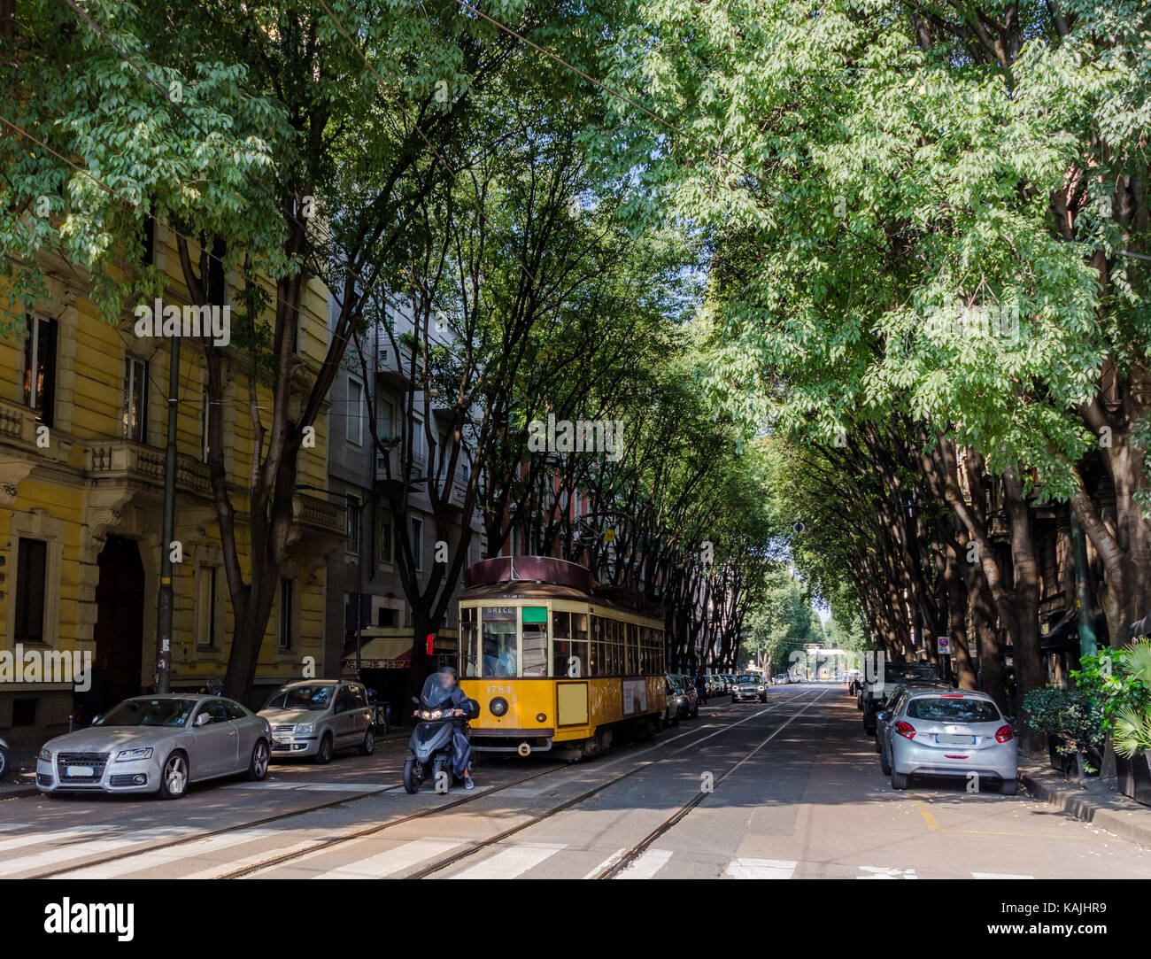 Vintage années 20, tram à Milan, Lombardie, Italie Banque D'Images