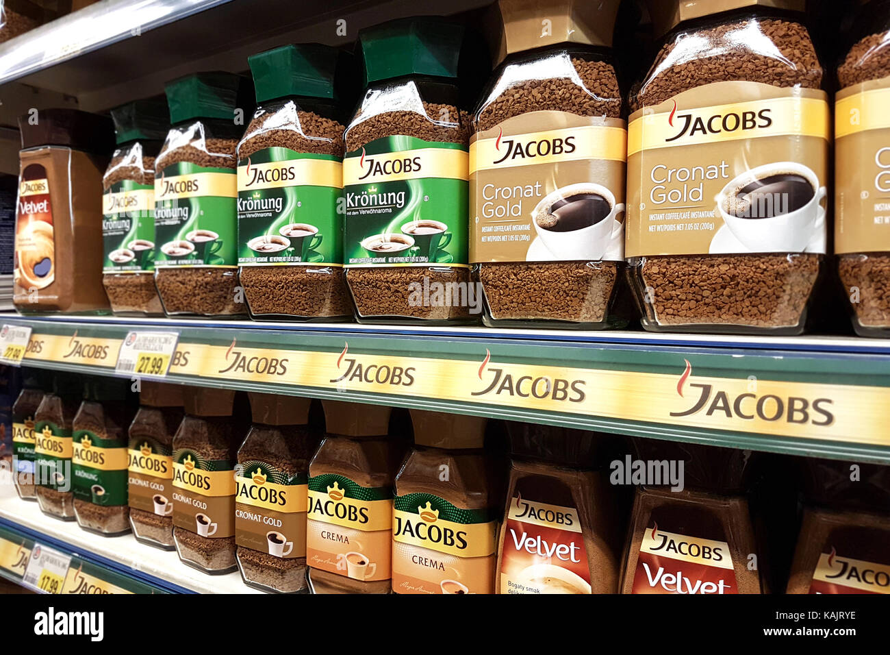 Nowy Sacz, Pologne - 17 septembre 2017 : différents types de café jacobs à vendre à e.leclerc supermarché. Jacobs est une marque de café vendu en EUR Banque D'Images