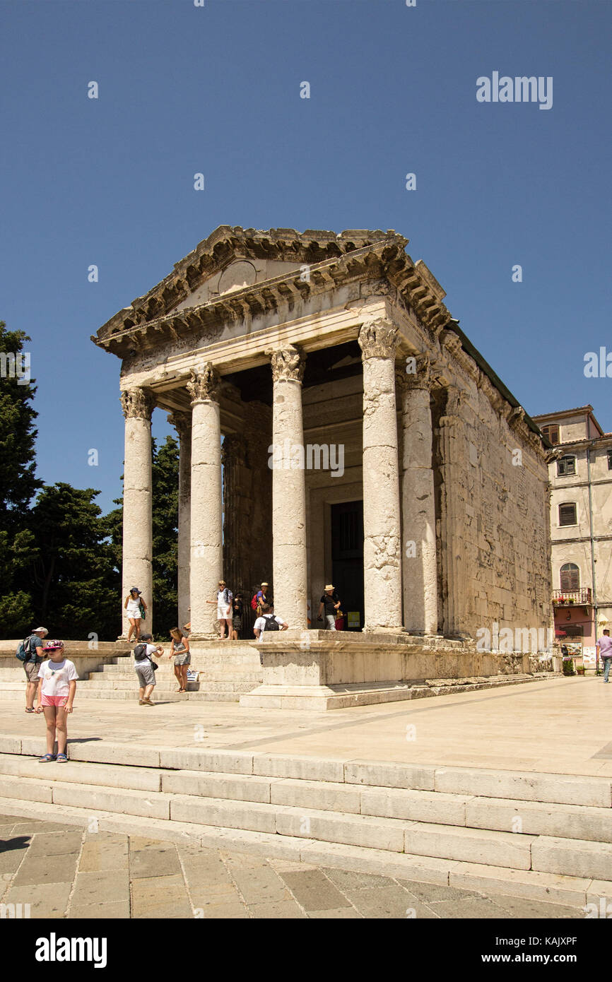 Temple d'Auguste, Pula, Croatie. L'un des meilleurs monuments romains complet à l'extérieur de l'Italie Banque D'Images
