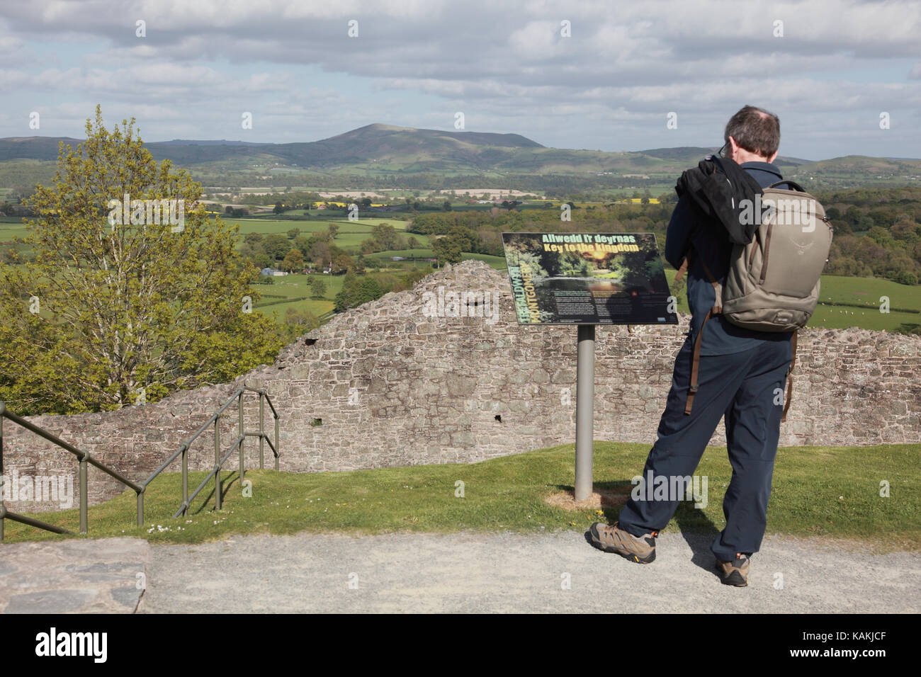 Vue sur les collines du Shropshire montgomery château sur la frontière galloise. Banque D'Images