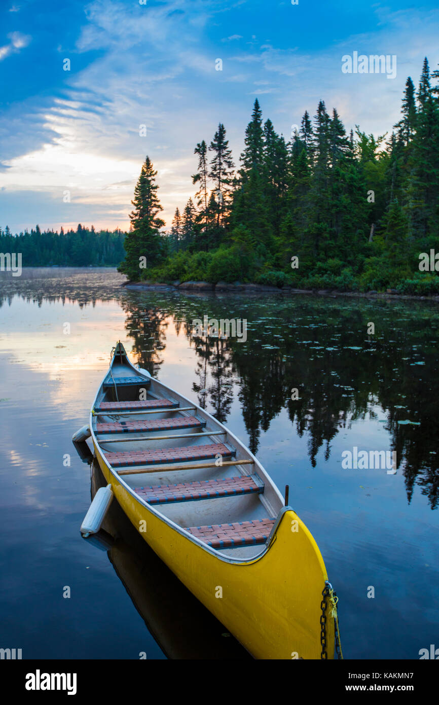 Rabaska canot dans le parc national de la Mauricie Banque D'Images