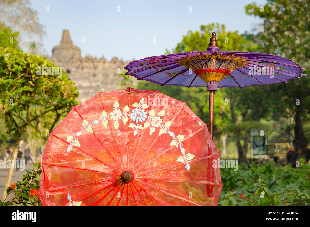 Temple de Borobodur Indonésie avec parasols colorés Banque D'Images