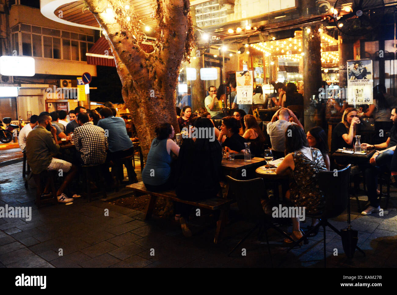 Le premier bar à cocktails Boissons Denim et pub sur King George street à Tel-Aviv. Banque D'Images