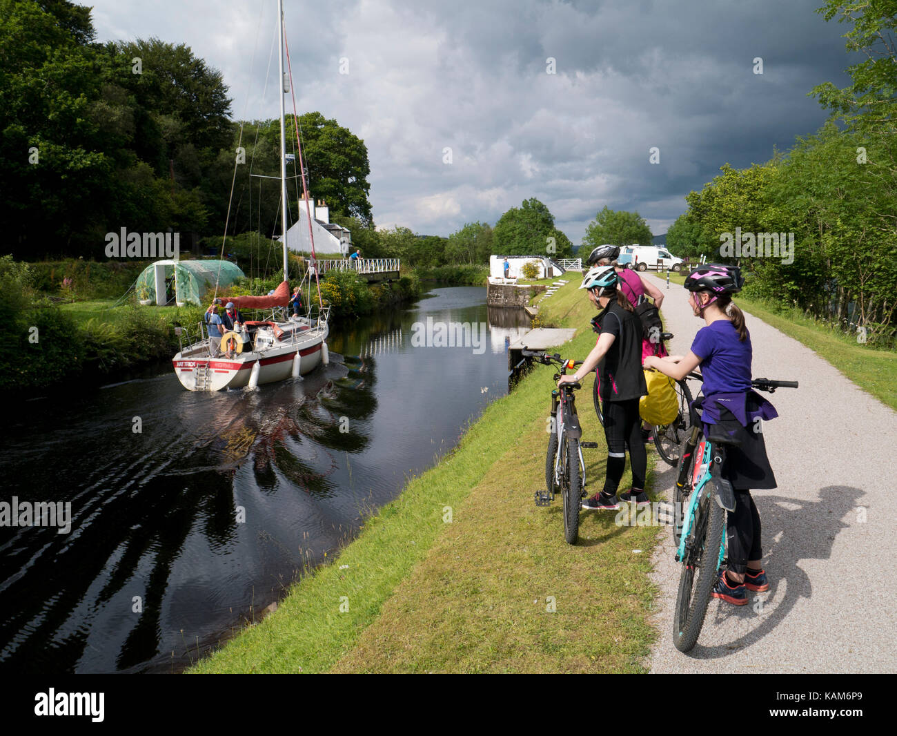 Randonnée à vélo le long du canal crinan, argyll Banque D'Images