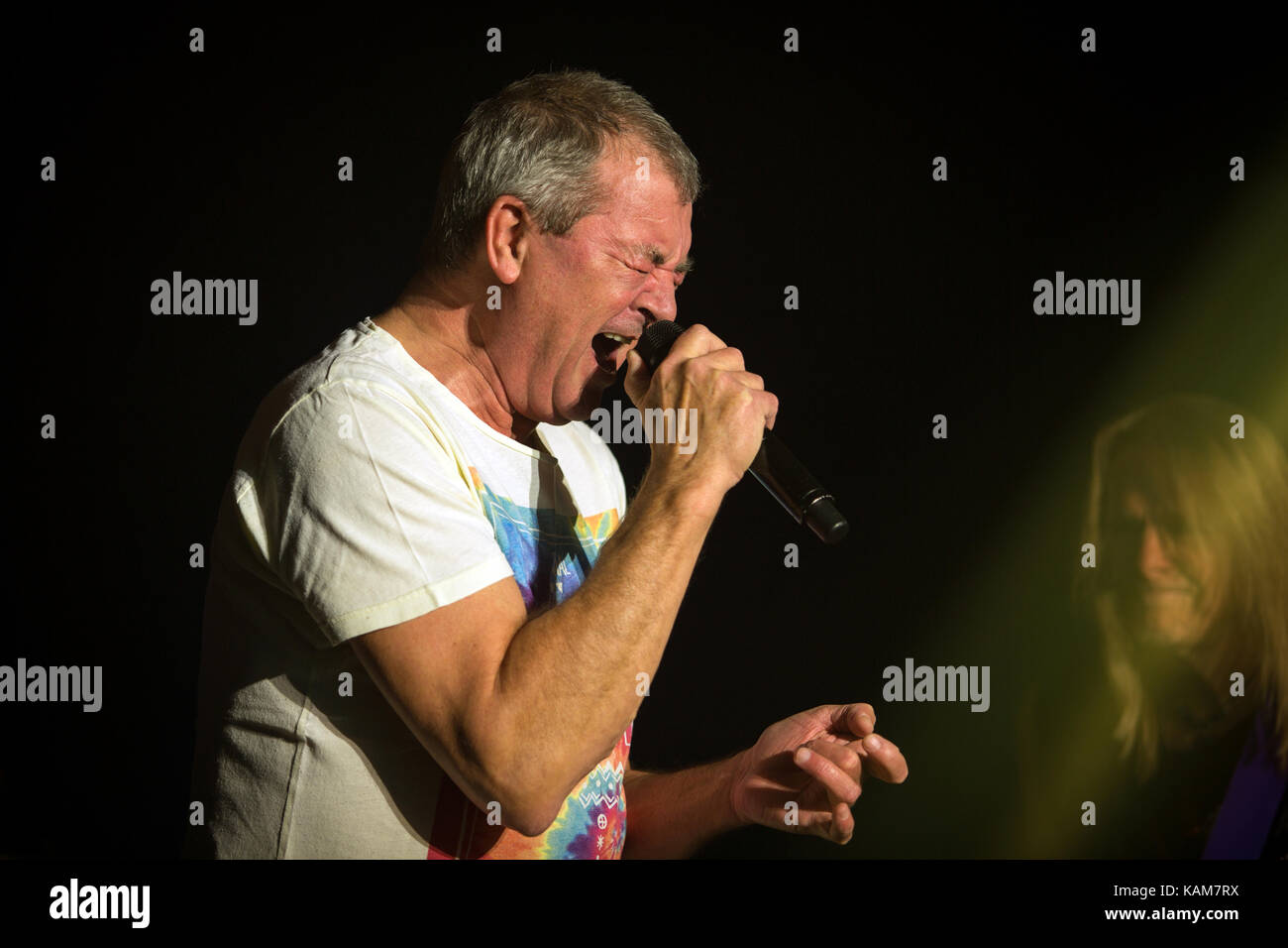 Le groupe de rock anglais Deep Purple joue un concert à Grieghallen à Bergen. Le chanteur et compositeur Ian Gillan est photographié en direct sur scène. Norvège, 05/02 2014. Banque D'Images
