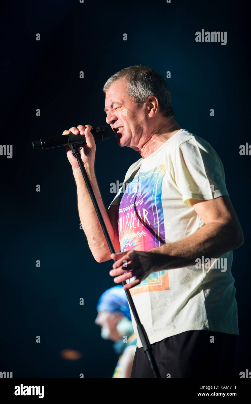 Le groupe de rock anglais Deep Purple joue un concert à Grieghallen à Bergen. Le chanteur et compositeur Ian Gillan est photographié en direct sur scène. Norvège, 05/02 2014. Banque D'Images