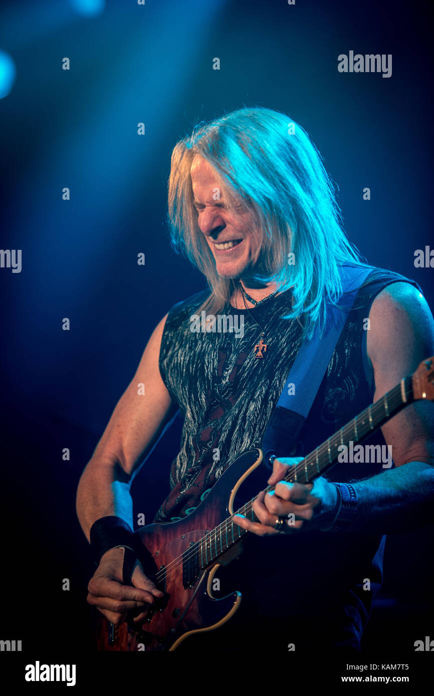 Le groupe de rock anglais Deep Purple joue un concert à Grieghallen à Bergen. Le musicien et guitariste Steve Morse est ici photographié en direct sur scène. Norvège, 05/02 2014. Banque D'Images