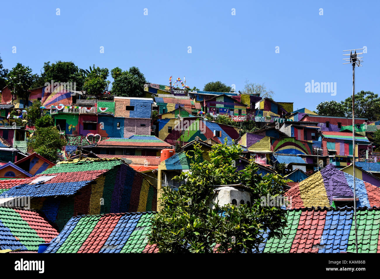 Les toits d'un village arc-en-ciel à Semerang, Indonésie Banque D'Images