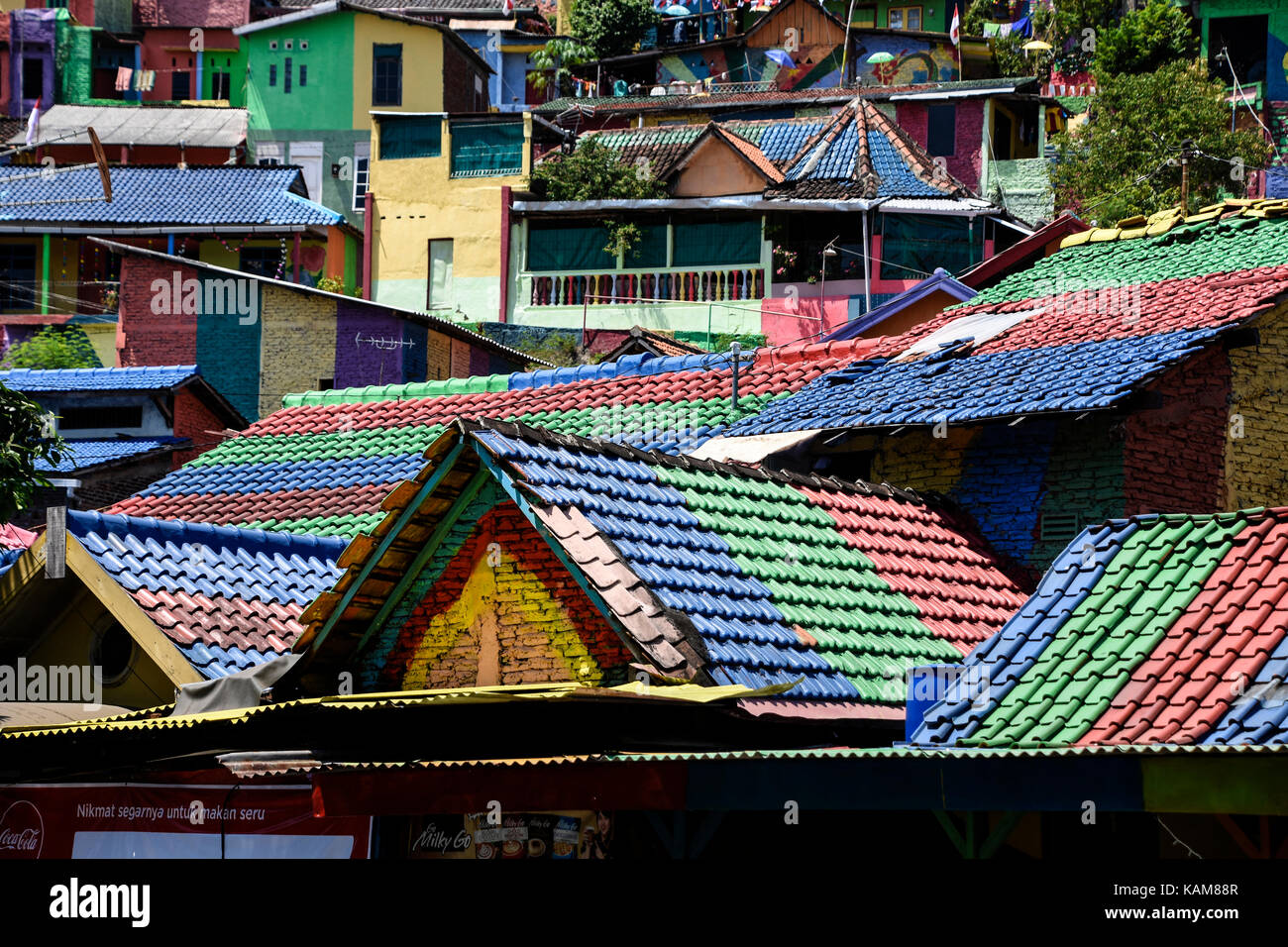 Des toits à l'arc en ciel village de Semerang, Indonésie Banque D'Images