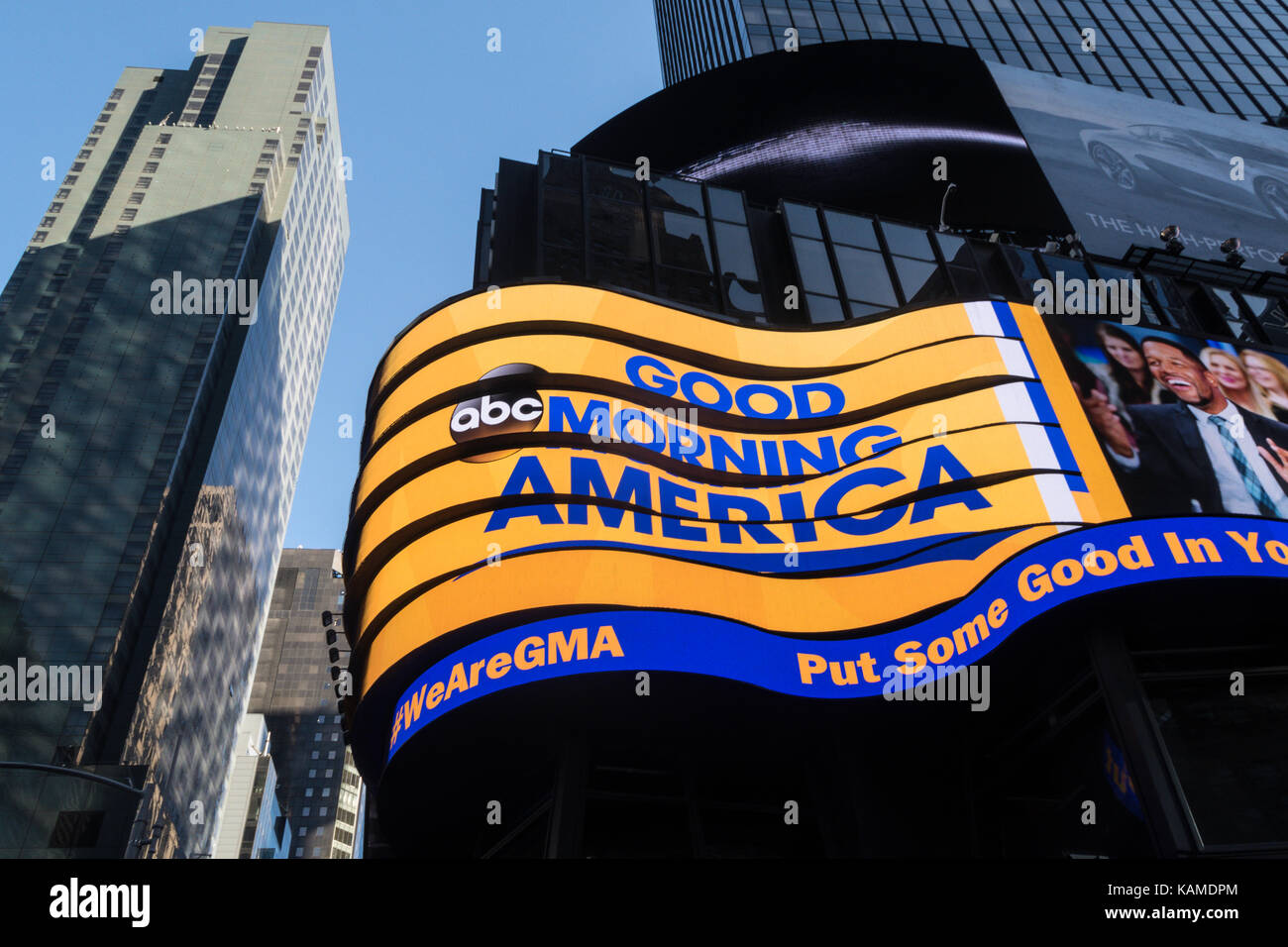 Enveloppez-Vous Dans Les Panneaux En Mouvement à ABC TV Network News Studios à Times Square, New York, États-Unis Banque D'Images