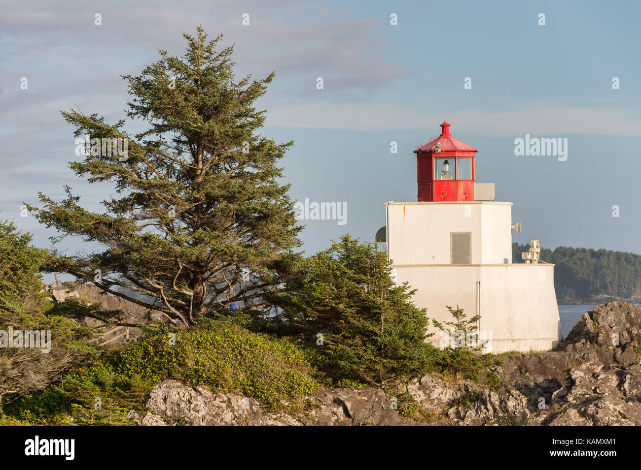 Ucluelet, C.-B., Canada - 8 septembre 2017 : le phare de amphitrite le long sentier wild pacific Banque D'Images