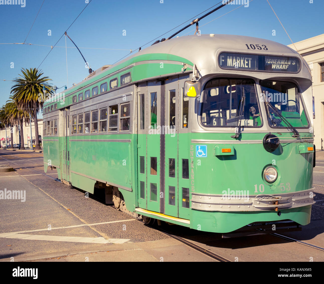 Tramway historique (Brooklyn & queens transit corporation no. 1053) à l'Embarcadero à San Francisco, Californie. Banque D'Images
