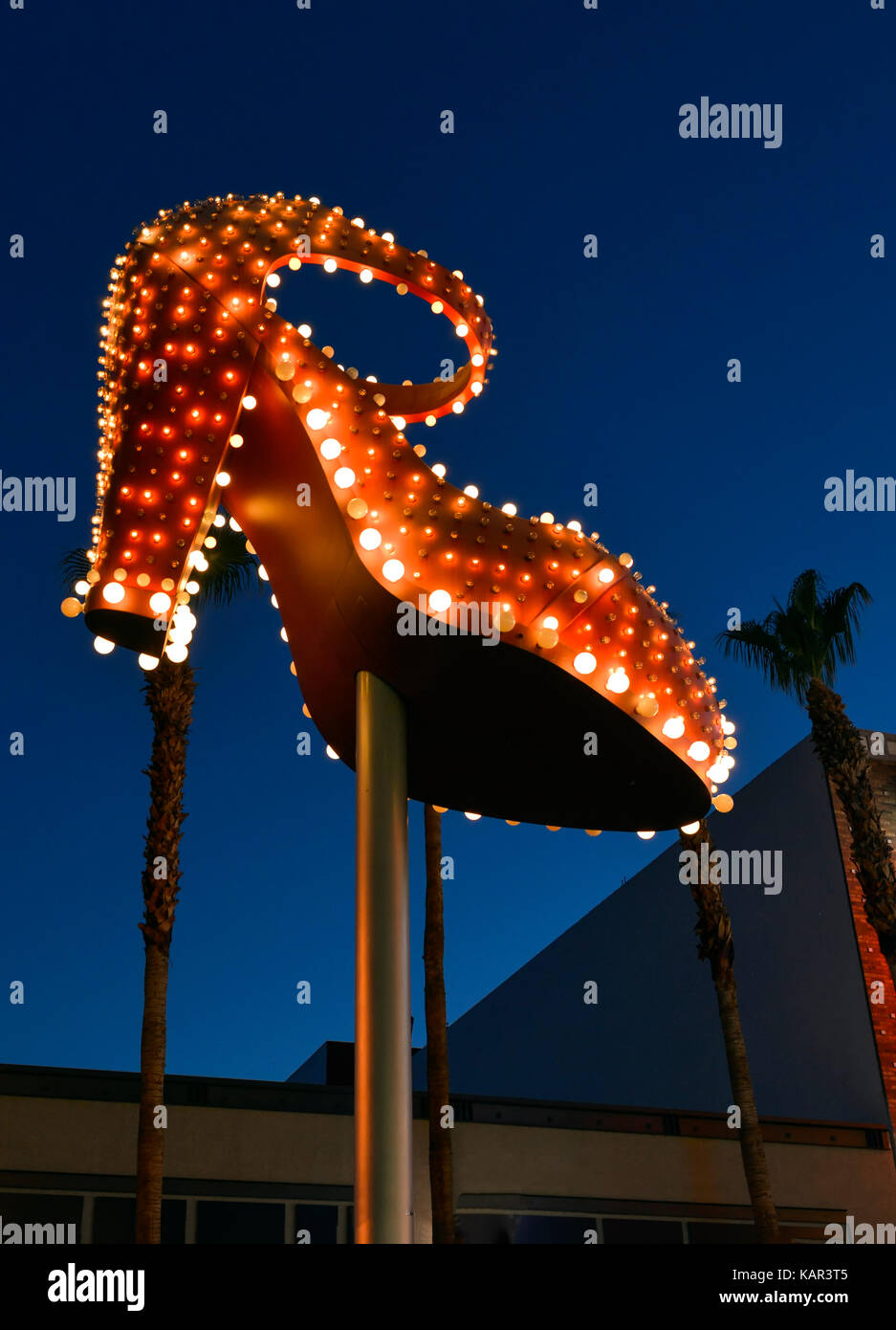 Neon Light Woman's High Heel Shoe dans le district de Fremont Banque D'Images