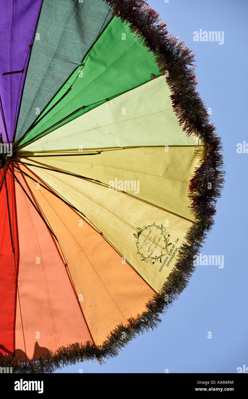 La moitié d'un parapluie coloré au rainbow village de Semerang, Indonésie Banque D'Images