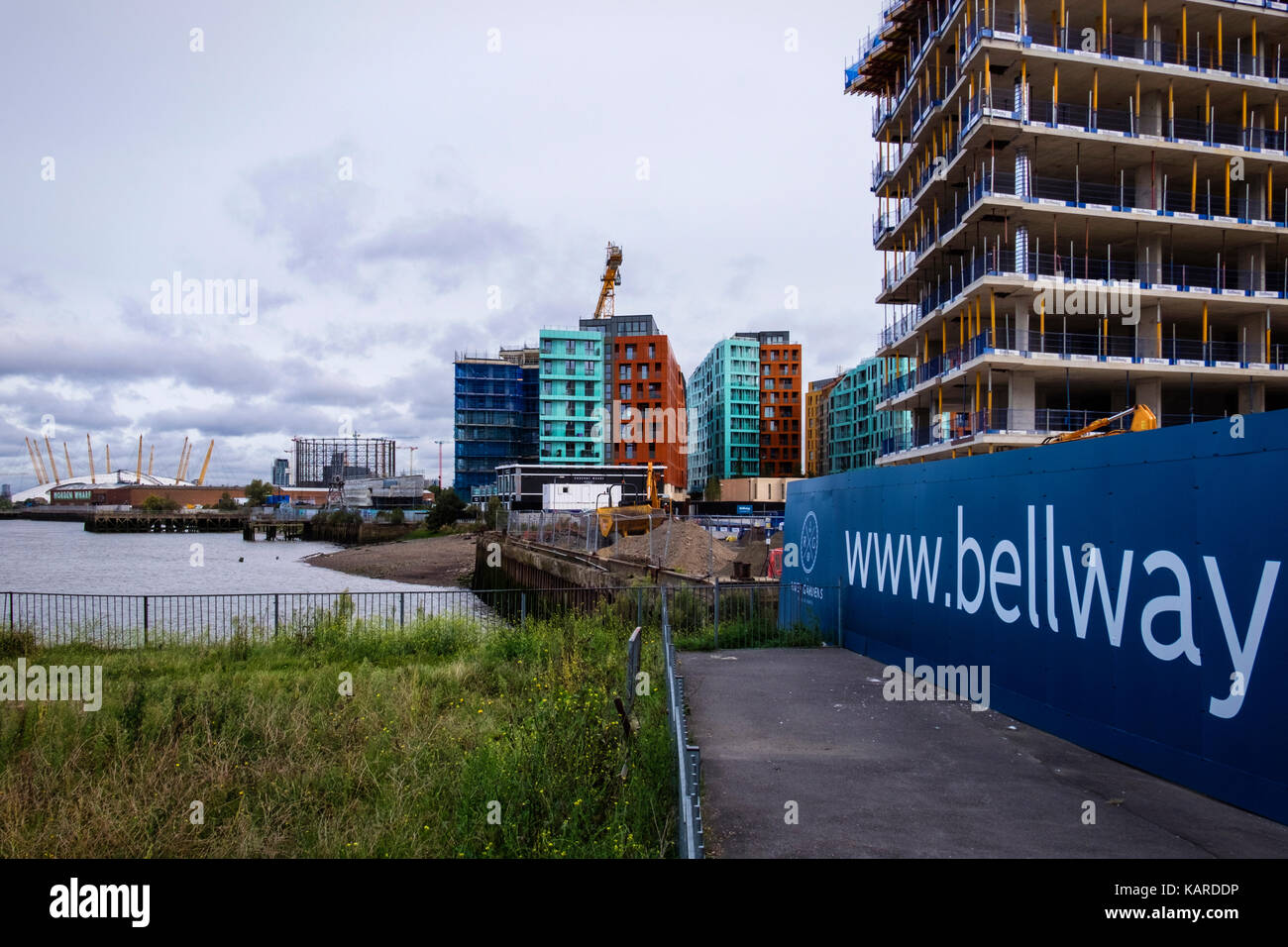 Londres, Greenwich. Appartement de luxe New-Build Bâtiments en construction. Barratts Bellway et développements nouveaux développeurs télévision Banque D'Images