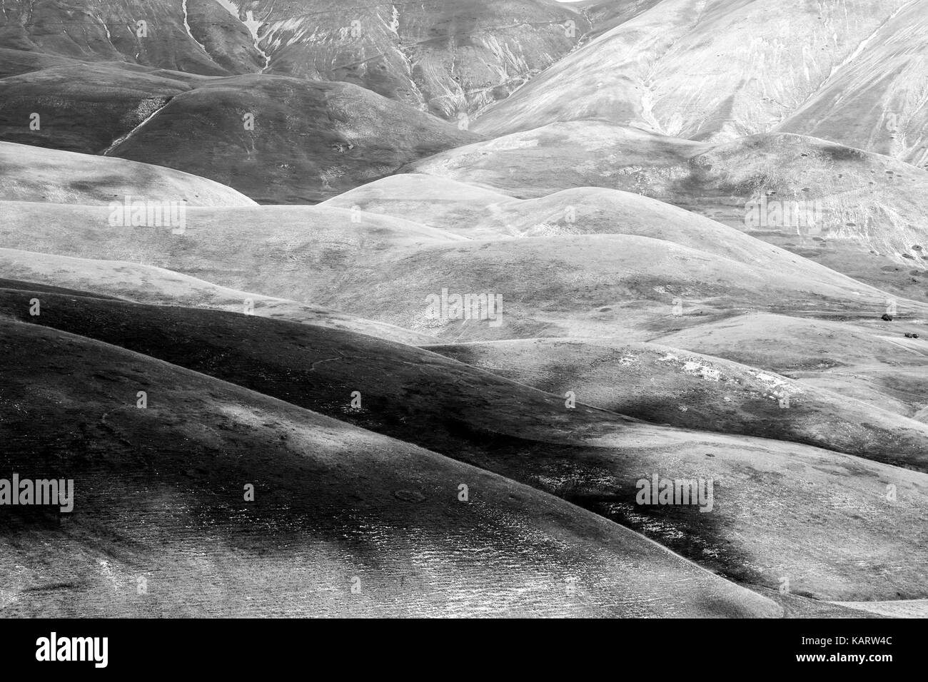 Collines sinueuses sur pian perduto à Castelluccio di norcia (Ombrie) Banque D'Images