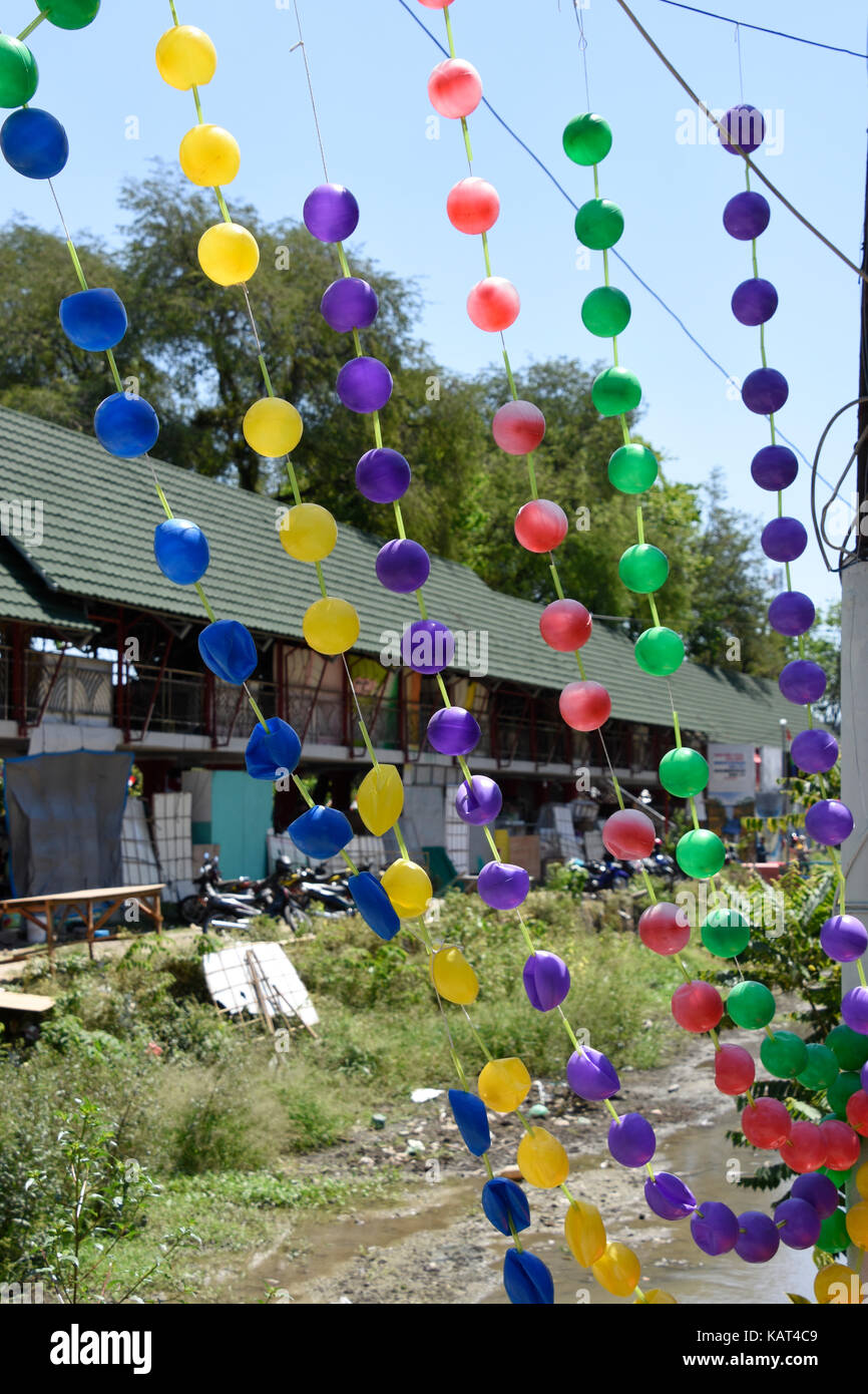 Boules de couleur utilisé comme élément décoratif au rainbow village de Semerang, Indonésie Banque D'Images