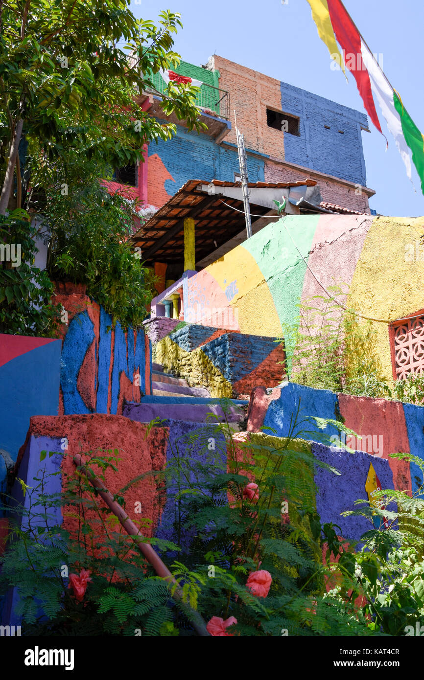 Murs peints en couleur à l'arc en ciel village de Semerang, Indonésie Banque D'Images