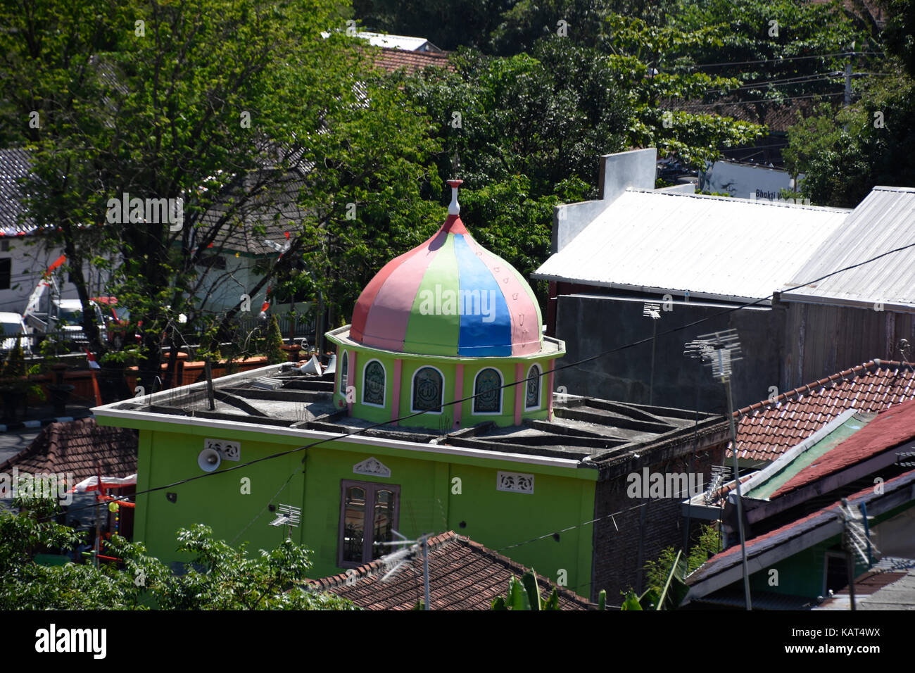 Le toit de la mosquée au rainbow village de Semerang, Indonésie Banque D'Images