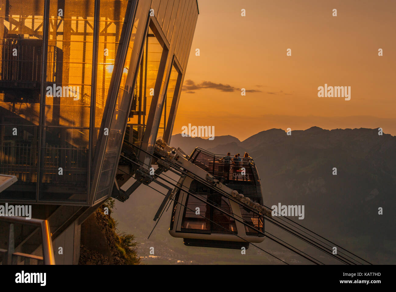 Le premier 'cabrio' ouvert décoré téléphérique près de stans, suisse, va au sommet du mont stanserhorn, Banque D'Images