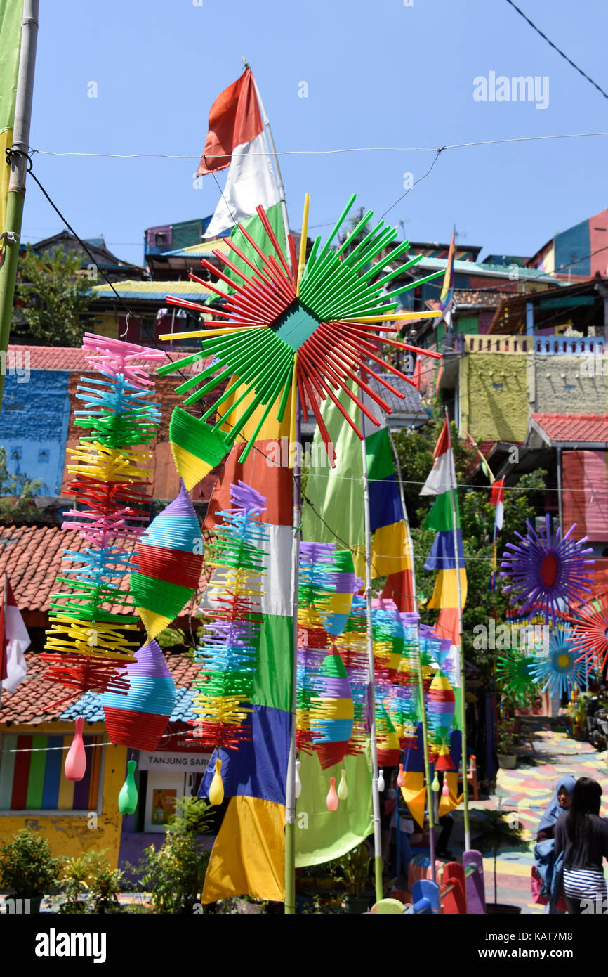 Des pailles en plastique décorations au village arc-en-ciel à Semerang, Indonésie Banque D'Images