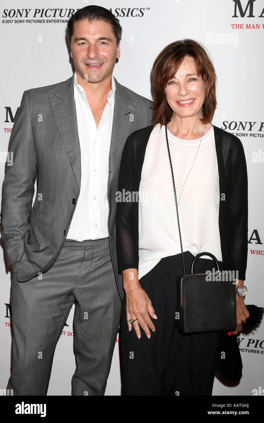 Hollywood, États-Unis. 26 septembre 2017. Tommy Davis, Anne Archer au 'Mark Feutre L'homme Qui A Fait Tomber La Maison Blanche' Premiere au Writer Guild Theatre à Beverly Hills, Californie, le 26 septembre 2017. Crédit: David Edwards/Media Punch/Alay Live News Banque D'Images