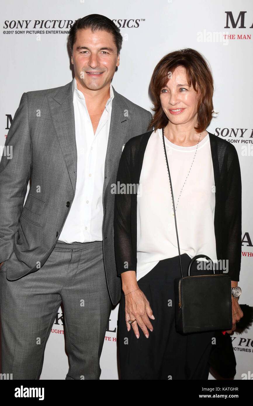Hollywood, États-Unis. 26 septembre 2017. Tommy Davis, Anne Archer au 'Mark Feutre L'homme Qui A Fait Tomber La Maison Blanche' Premiere au Writer Guild Theatre à Beverly Hills, Californie, le 26 septembre 2017. Crédit: David Edwards/Media Punch/Alay Live News Banque D'Images