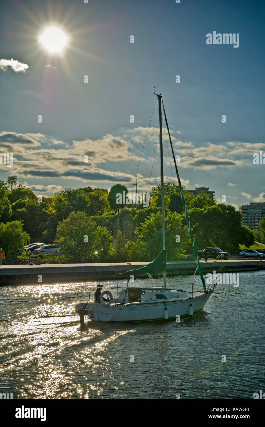 Retour au yacht marina à Oakville (Ontario) Banque D'Images