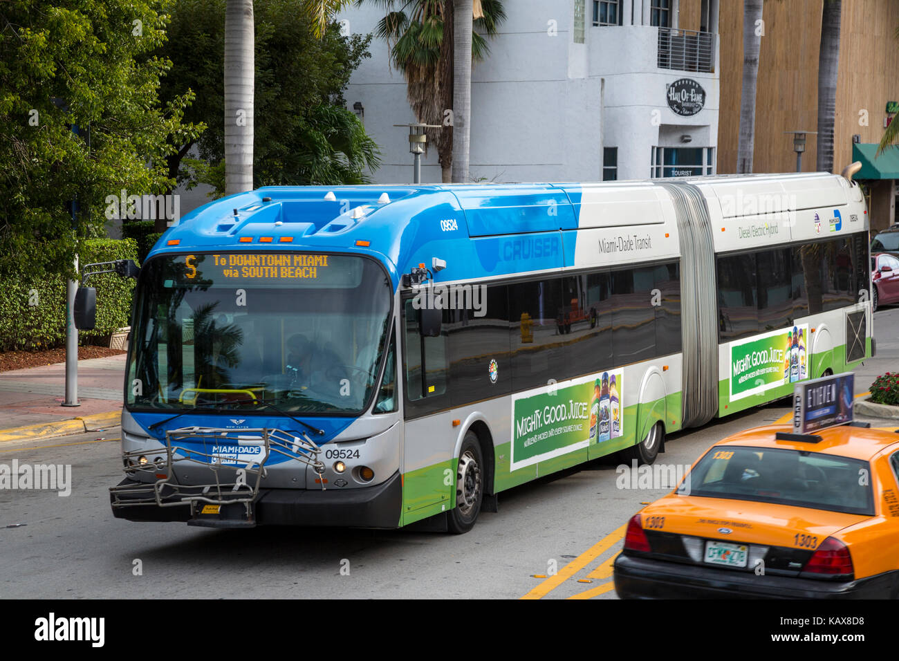 Miami Beach, en Floride. La Ville, Bus articulé South Beach. Banque D'Images