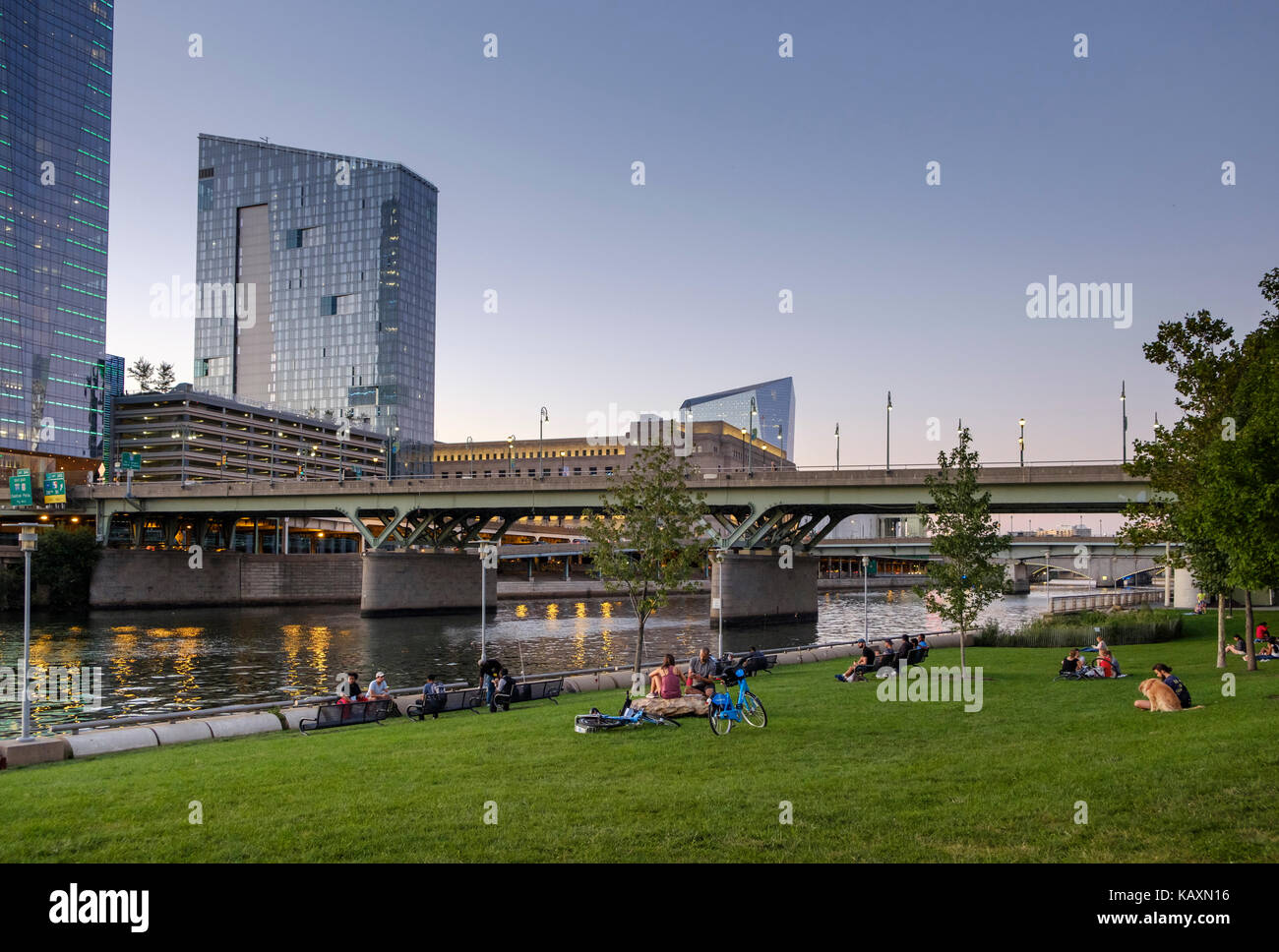 Banques schuylkill et skyline park à la ville universitaire, à Philadelphie, Pennsylvanie, USA Banque D'Images