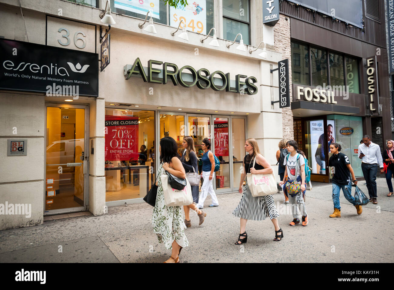 A bientôt fermé aerosoles chaussures pour femmes store à new york, le  vendredi 15 septembre, 2017. aerosoles a déposé pour le chapitre 11 de la  planification de la protection de la faillite