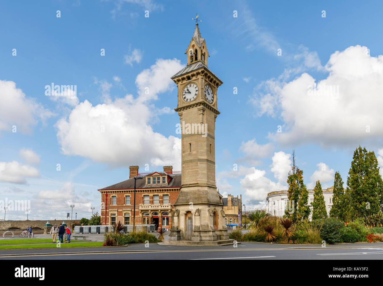 Albert le tour de l'horloge, un monument historique, en face de la Musée de North Devon, dans le Square, Barnstaple, la principale ville du nord du Devon, Angleterre Banque D'Images