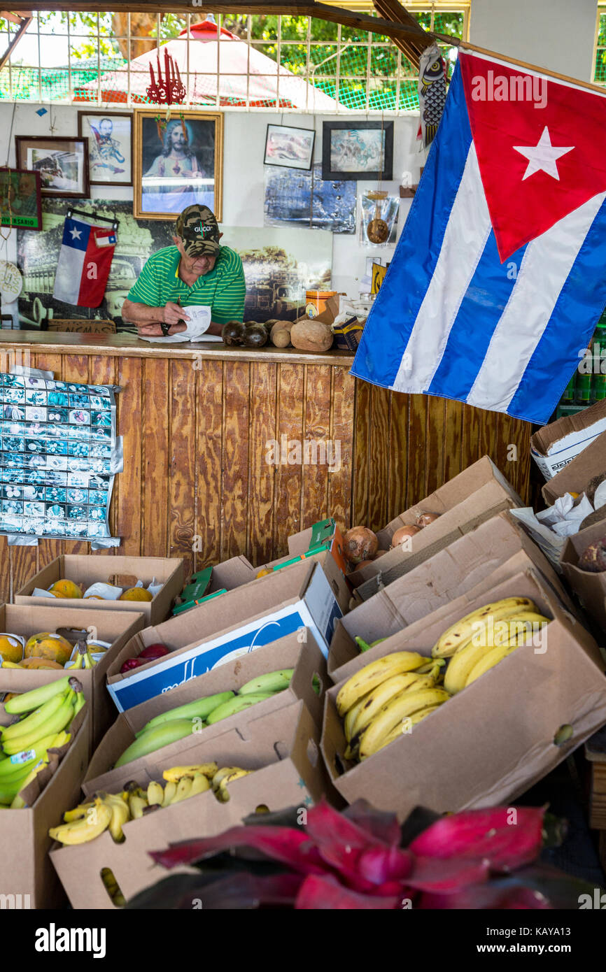 Miami, en Floride. Little Havana Cuban marchand de fruits, Los Pinarenos Fruteria. Banque D'Images