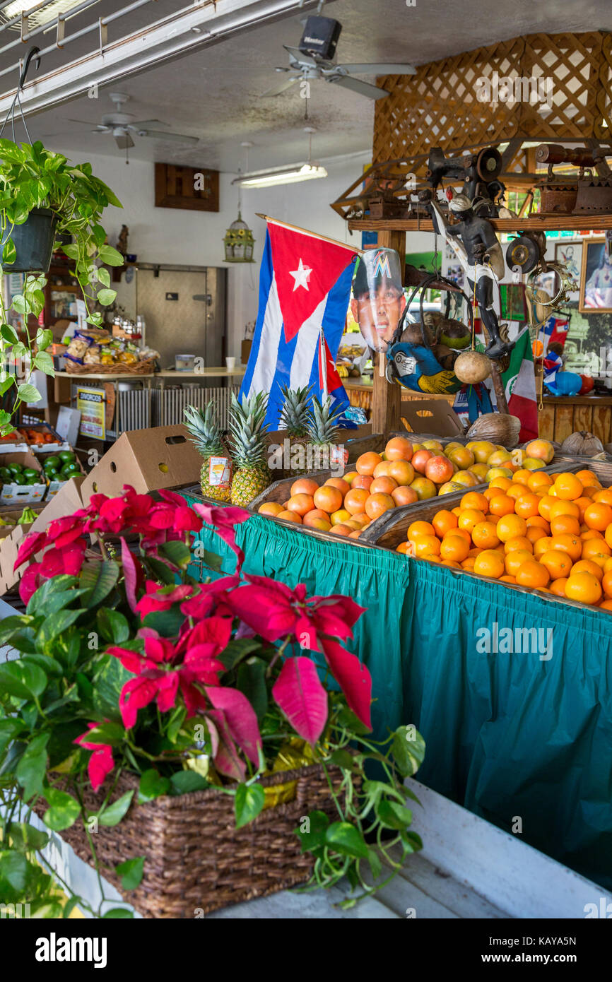Miami, en Floride. Little Havana Cuban marchand de fruits, Los Pinarenos Fruteria. Banque D'Images